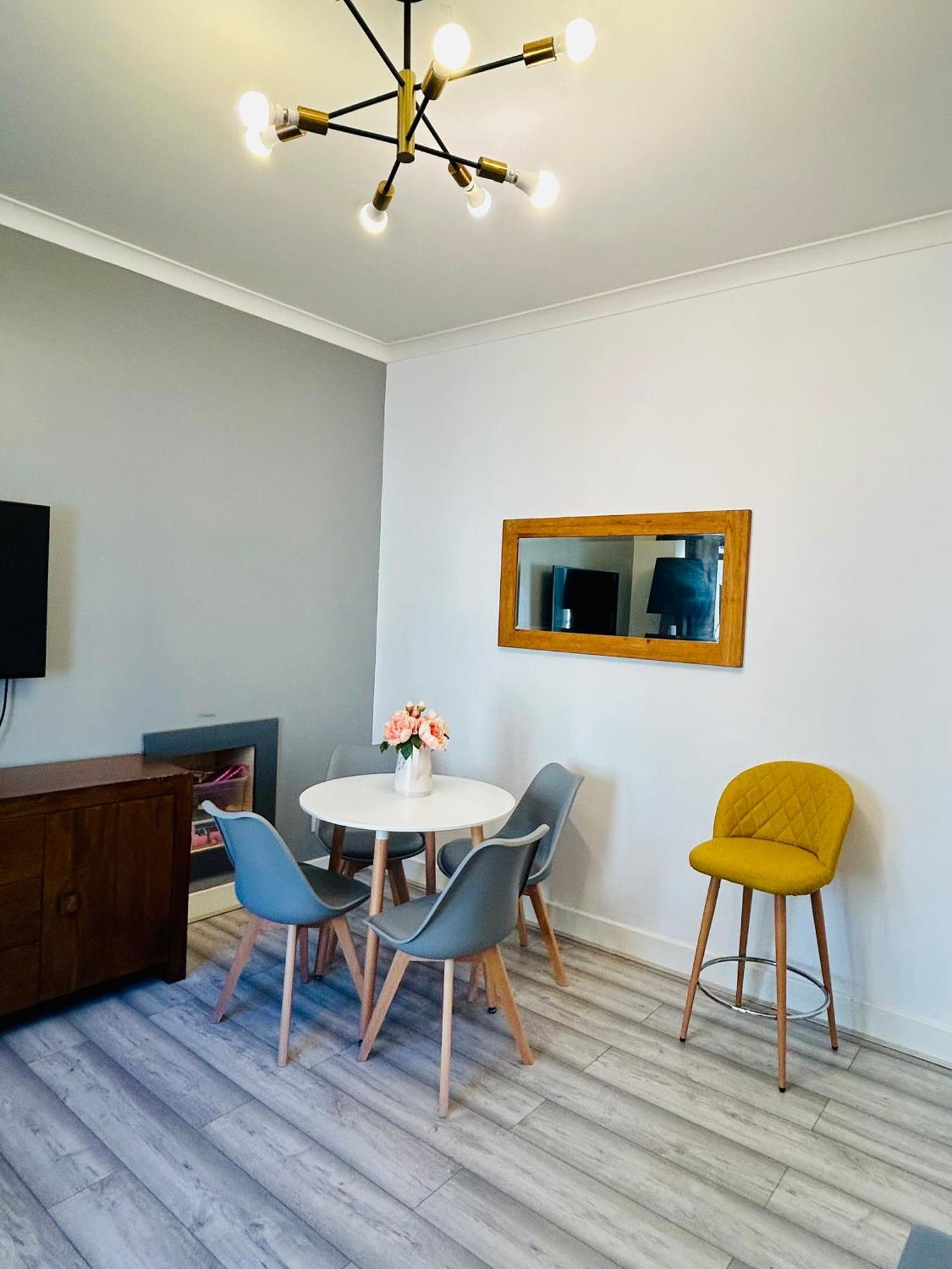 2 Bedroom Near Sec, Hydro & Centre *