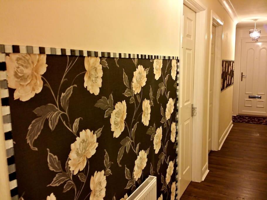 3 Bedroom - Free Parking & Wifi 350mbps Apartment Glasgow