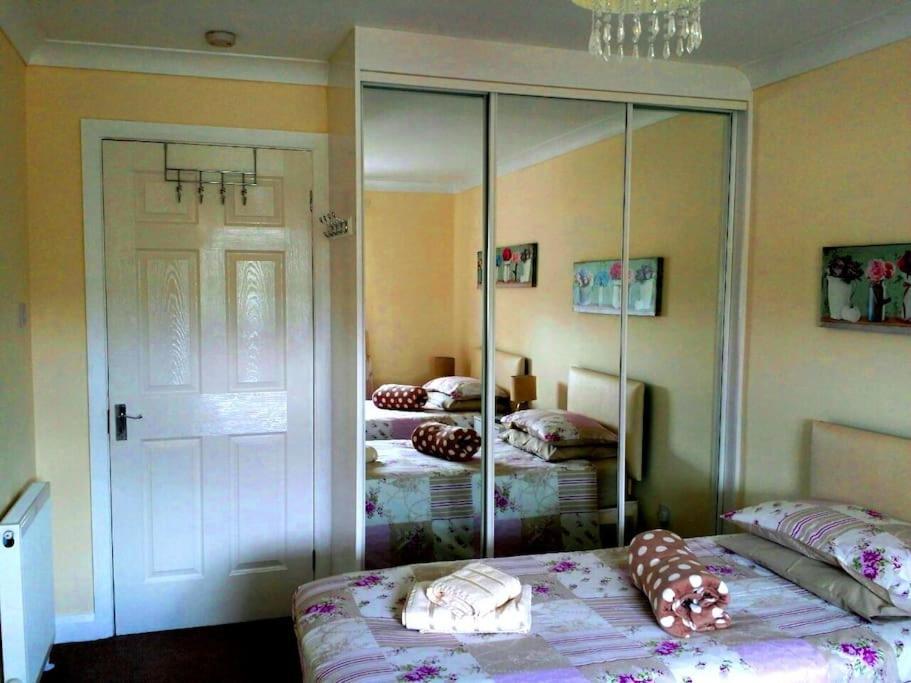 Apartment 3 Bedroom - Free Parking & Wifi 350mbps Glasgow