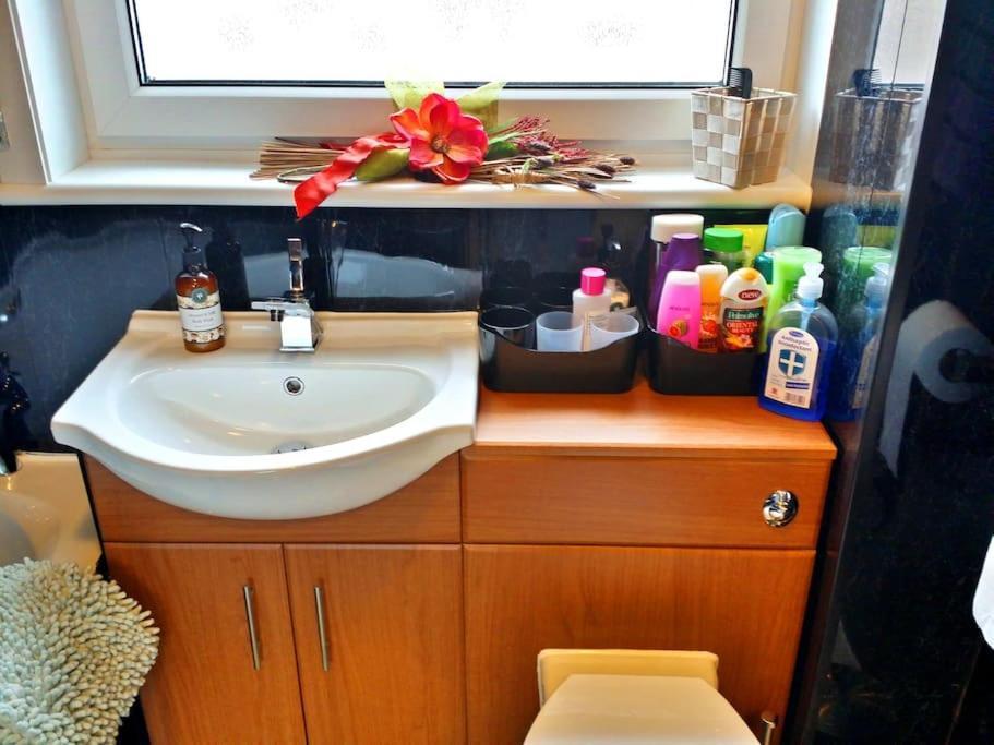 3 Bedroom - Free Parking & Wifi 350mbps * Glasgow