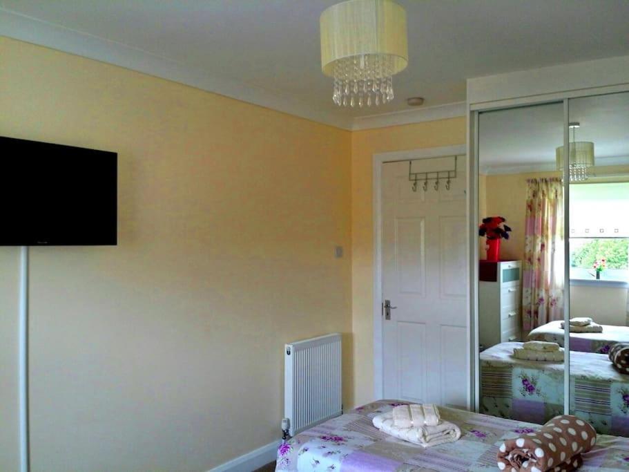 3 Bedroom - Free Parking & Wifi 350mbps * Glasgow