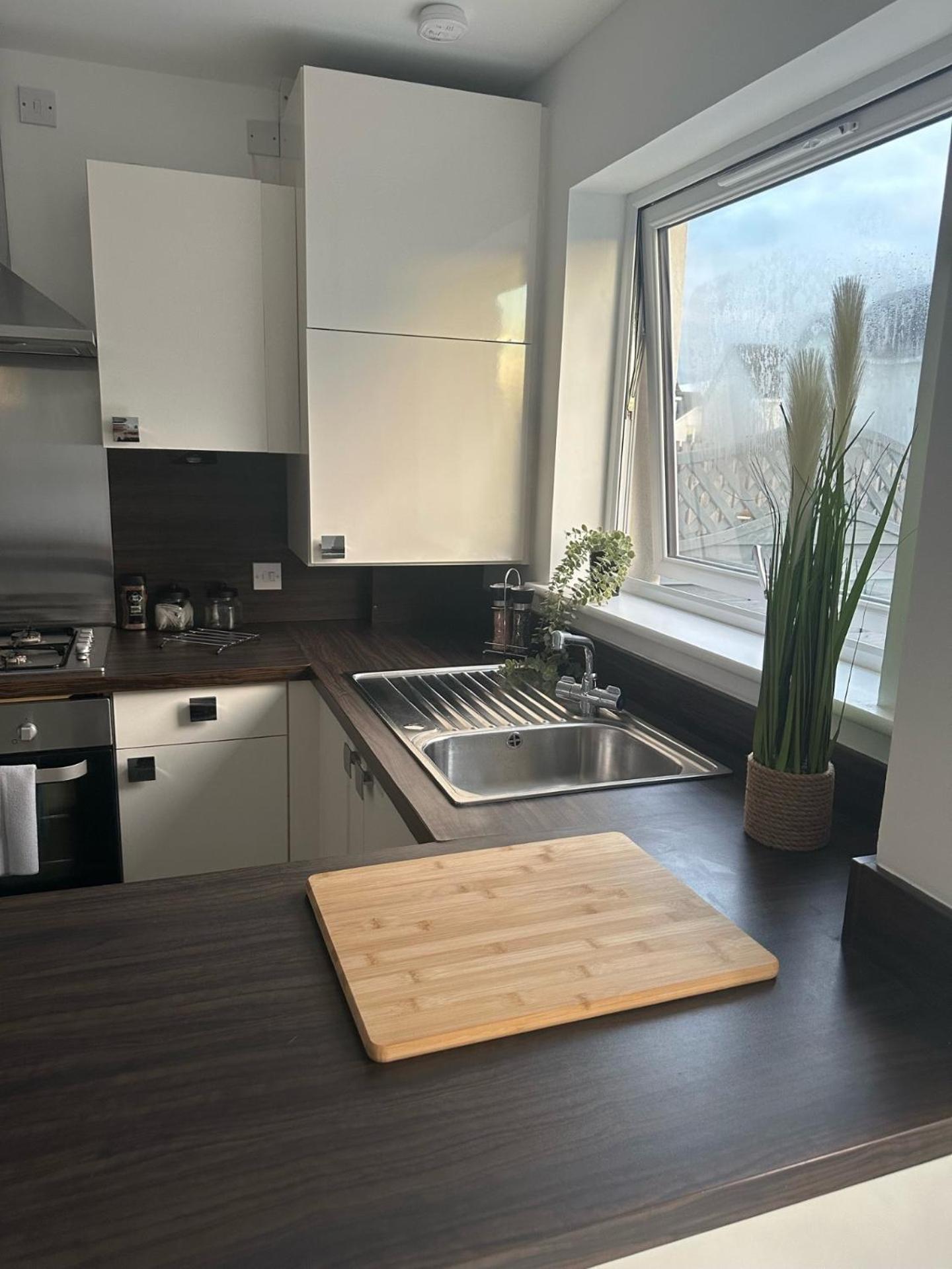 Black Daisy Apartment