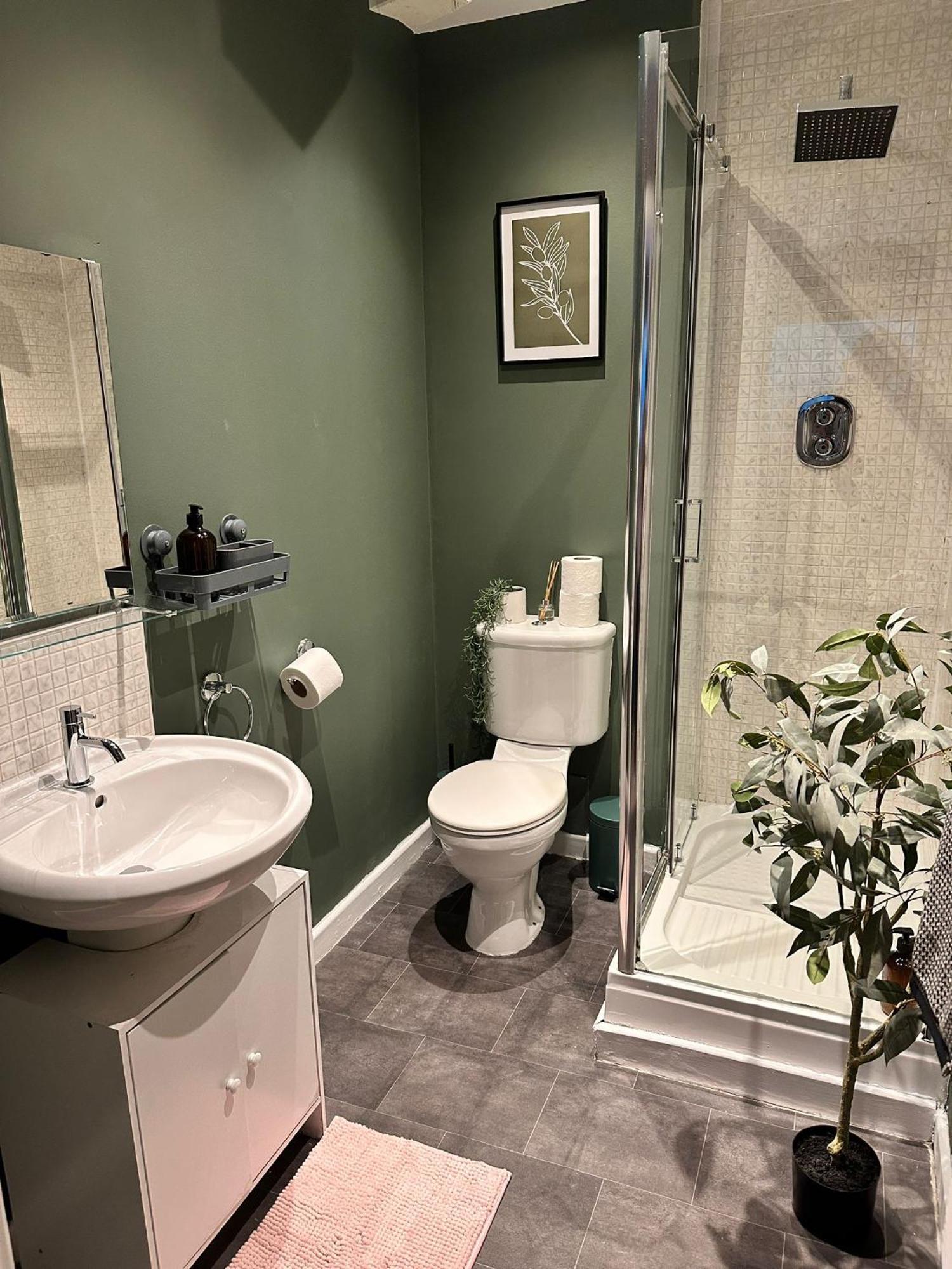 Stylish 2 Bed Retreat Apartment Glasgow