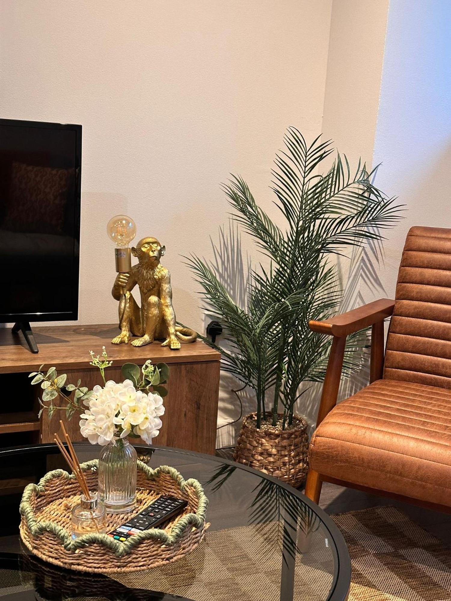 Stylish 2 Bed Retreat Apartment *