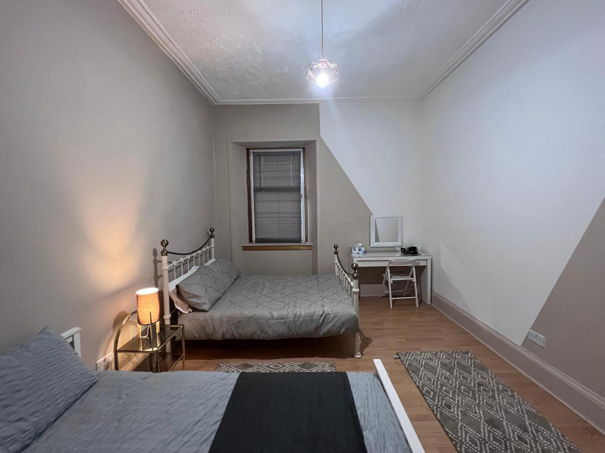 Traditional 5 Bedroom House Free Parking Westend * Glasgow