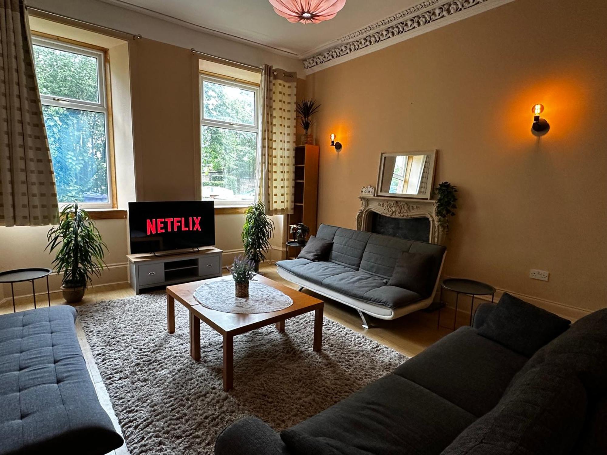 Traditional 5 Bedroom House Free Parking Westend * Glasgow