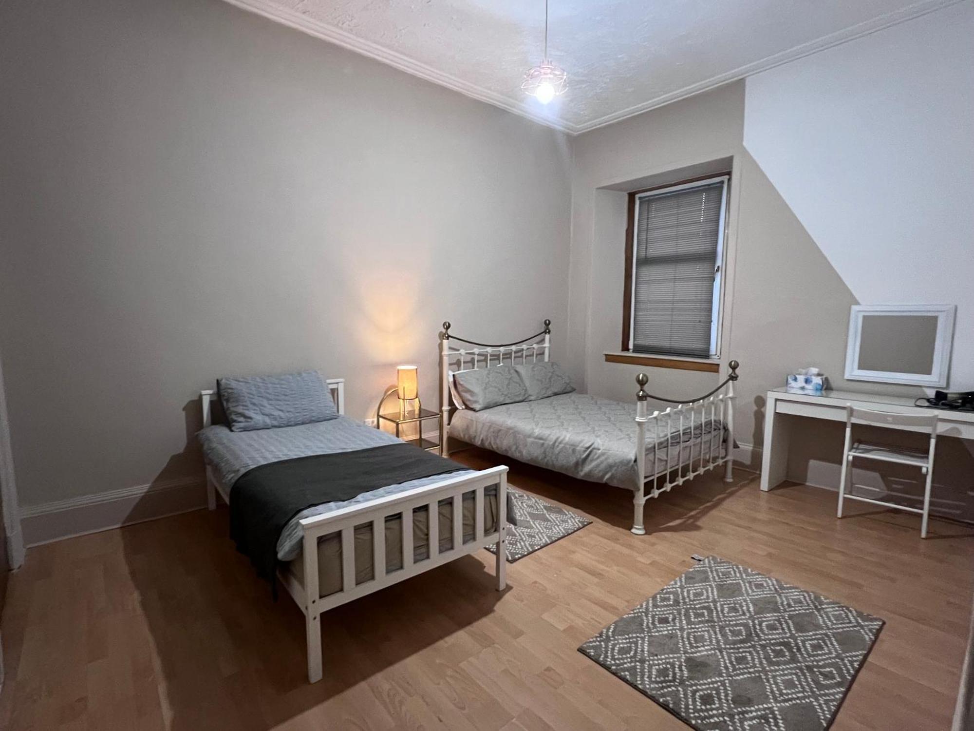 Traditional 5 Bedroom House Free Parking Westend Glasgow