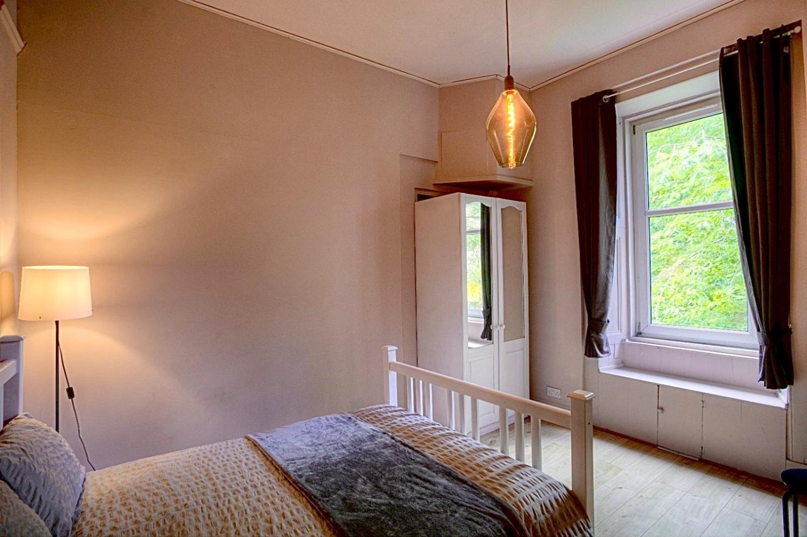 Charming 2 Bed In The Heart Of The West End *