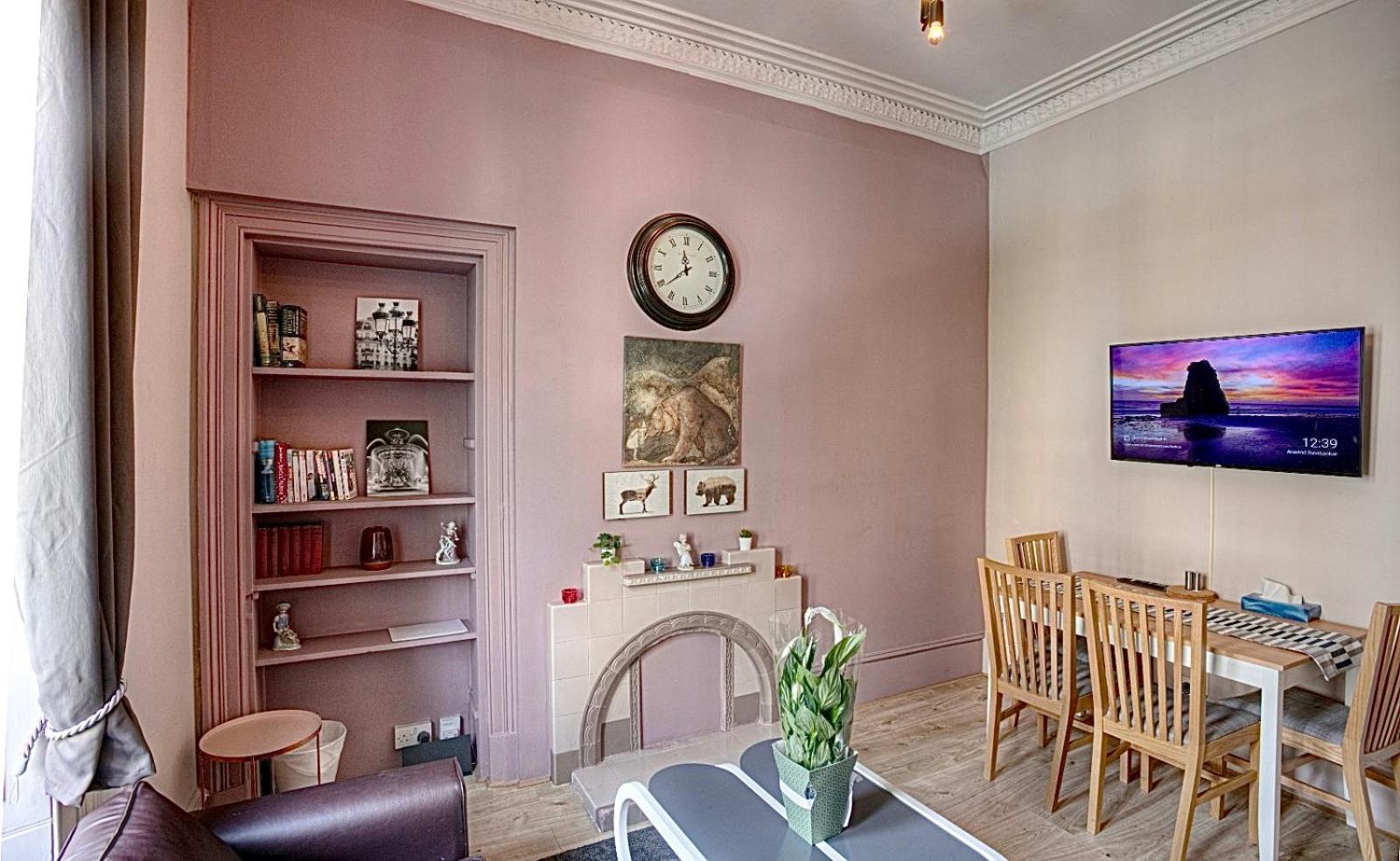 Charming 2 Bed In The Heart Of The West End Apartment *