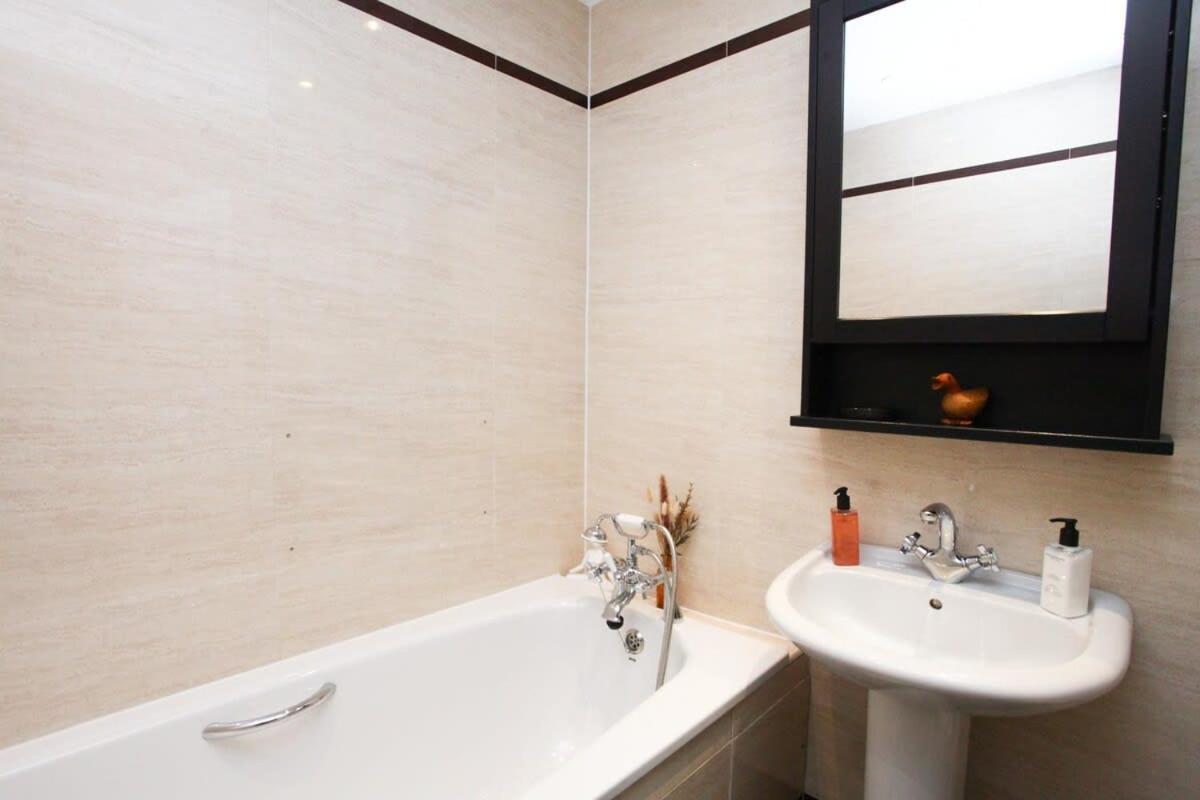 Apartment Lovely Spacious 2 Bed Flat