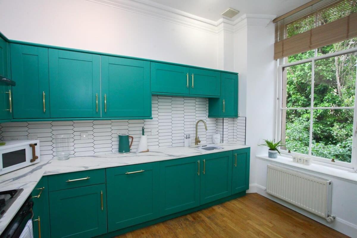 Apartment Lovely Spacious 2 Bed Flat *