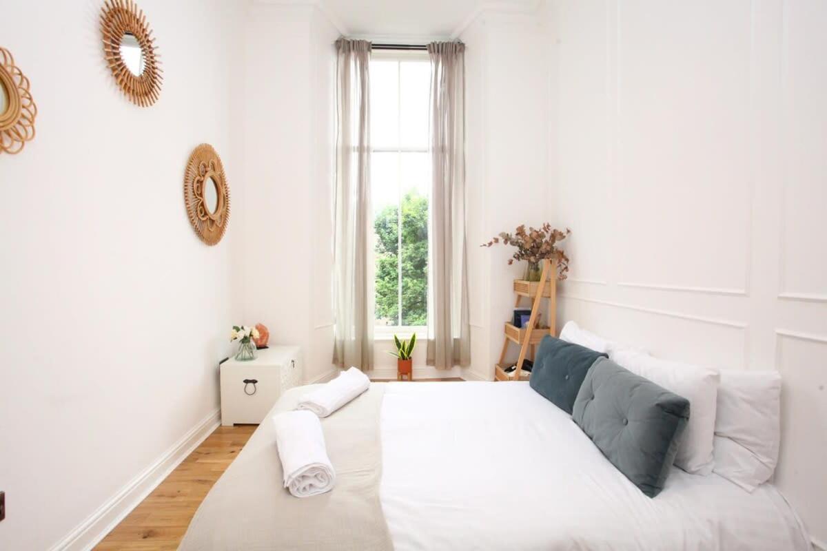 Lovely Spacious 2 Bed Flat * Glasgow