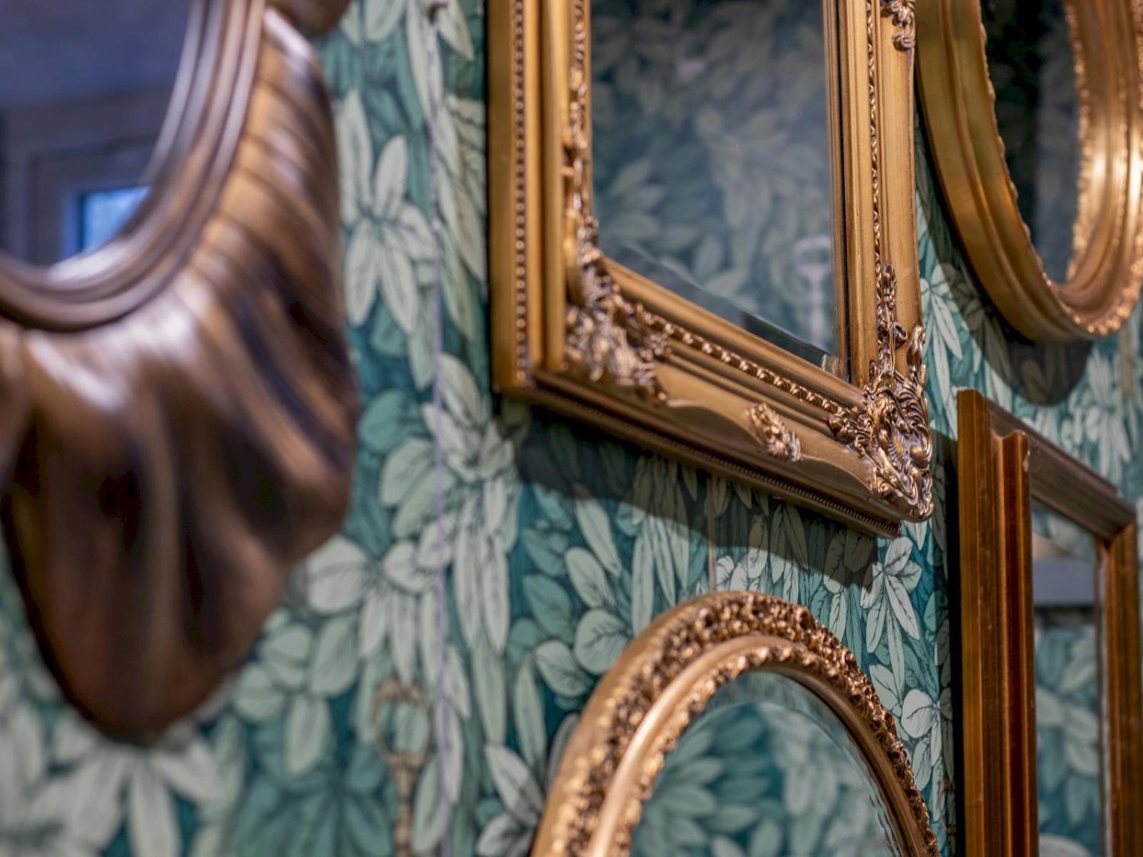 Pass The Keys Magical Mews Hideaway: Quirky Experience Holiday home Glasgow