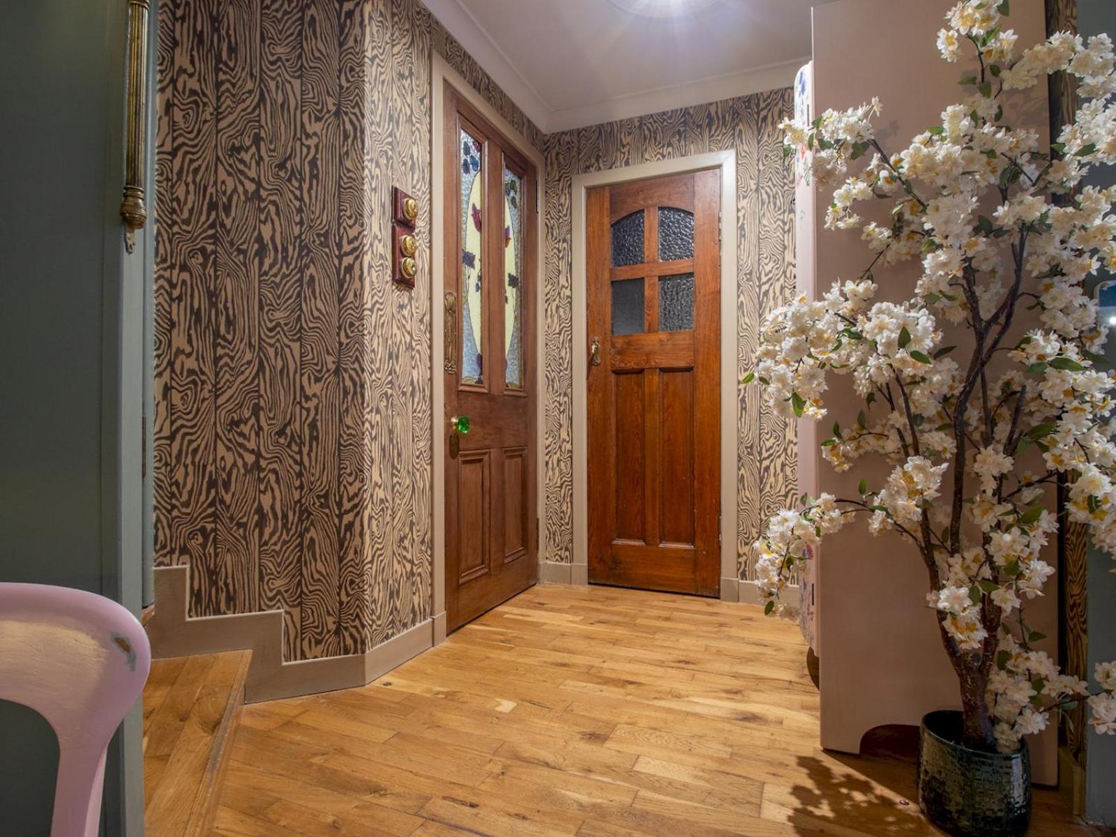 Pass The Keys Magical Mews Hideaway: Quirky Experience Glasgow