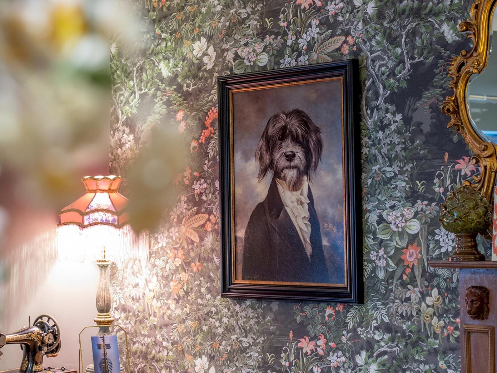 Pass The Keys Magical Mews Hideaway: Quirky Experience Holiday home