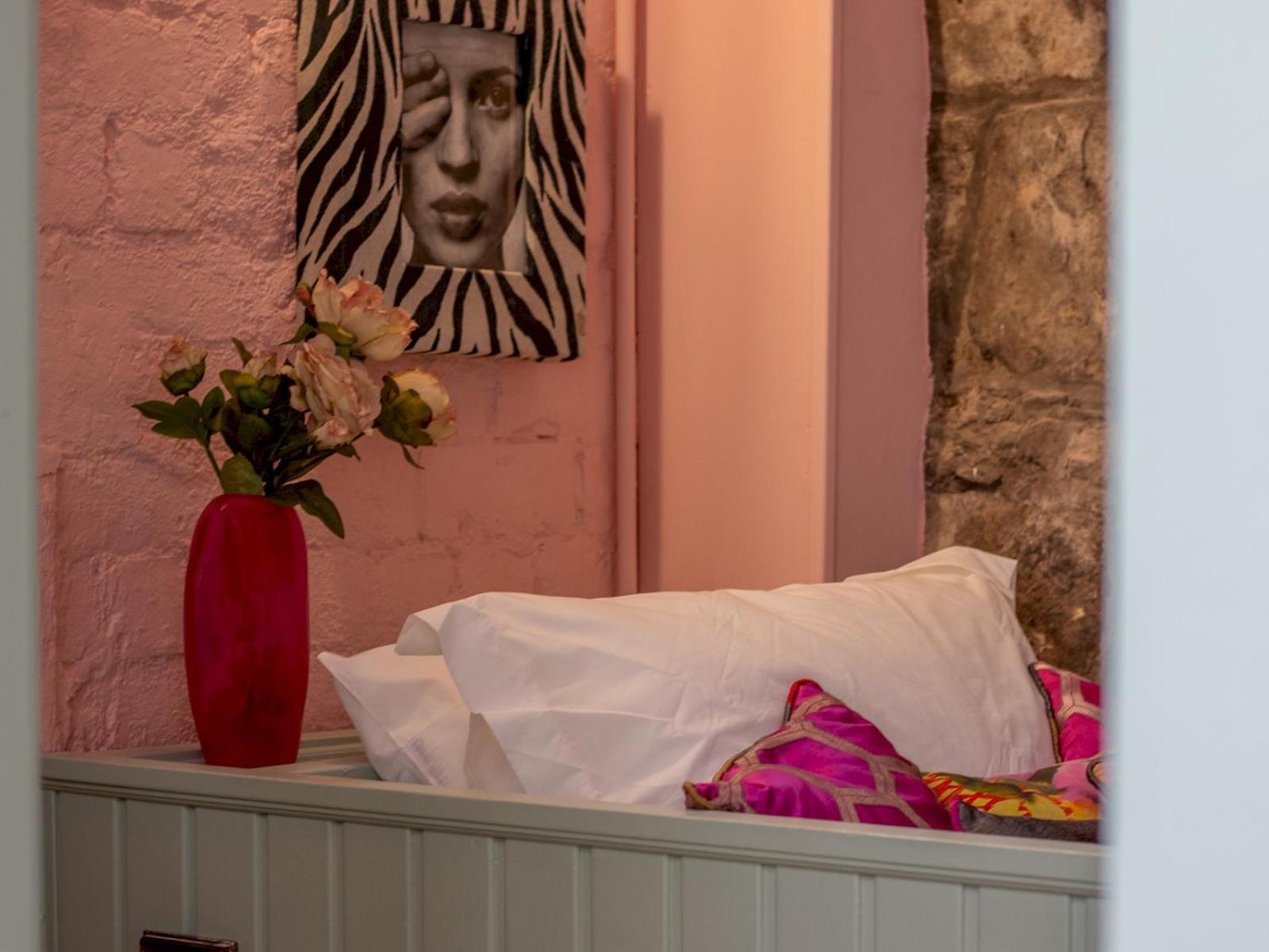Holiday home Pass The Keys Magical Mews Hideaway: Quirky Experience