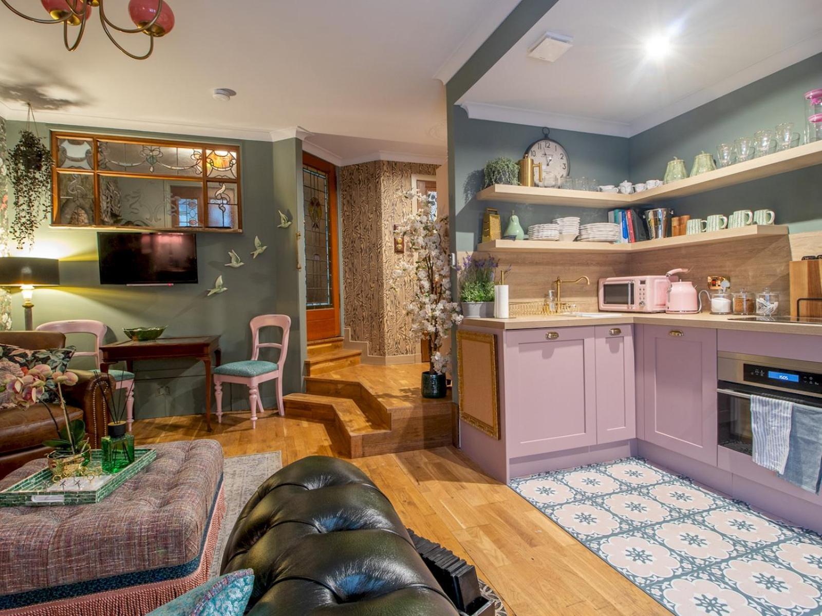 Holiday home Pass The Keys Magical Mews Hideaway: Quirky Experience *