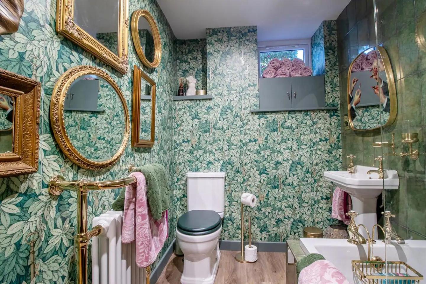 Pass The Keys Magical Mews Hideaway: Quirky Experience * Glasgow