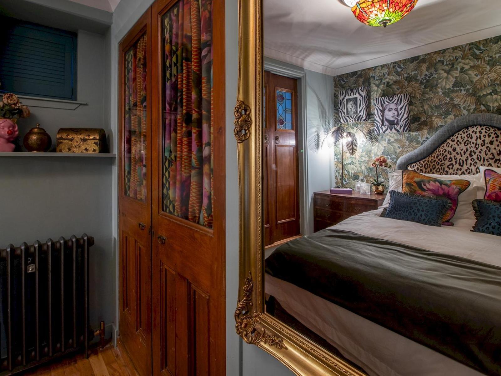 Pass The Keys Magical Mews Hideaway: Quirky Experience Holiday home