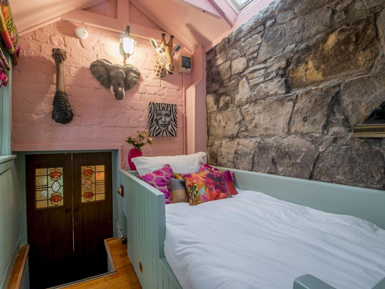 Pass The Keys Magical Mews Hideaway: Quirky Experience Holiday home *