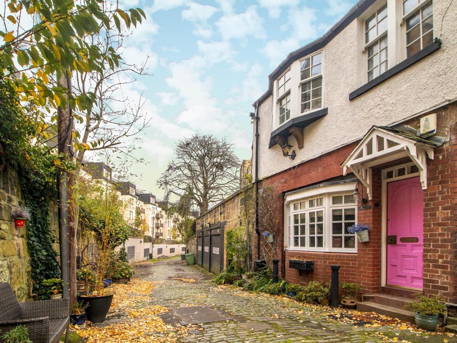 Holiday home Pass The Keys Magical Mews Hideaway: Quirky Experience