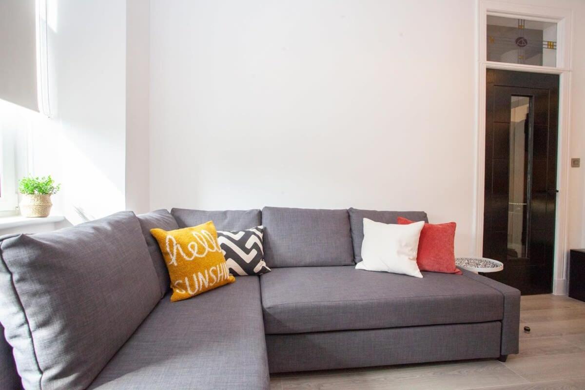 Stunning Flat In West End Location Apartment *