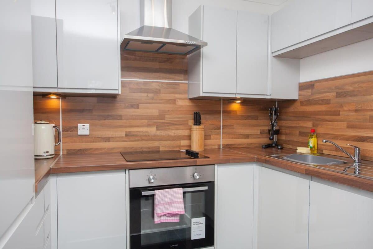 Apartment 3 Bedroom Duplex With Free Parking Glasgow