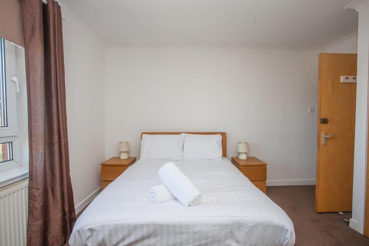 3 Bedroom Duplex With Free Parking * Glasgow