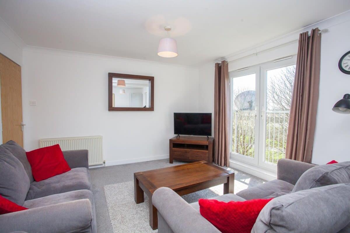 3 Bedroom Duplex With Free Parking