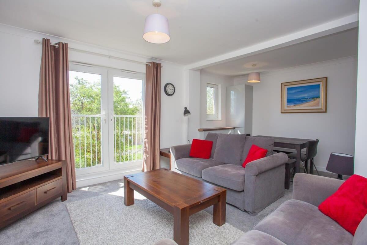 Apartment 3 Bedroom Duplex With Free Parking Glasgow