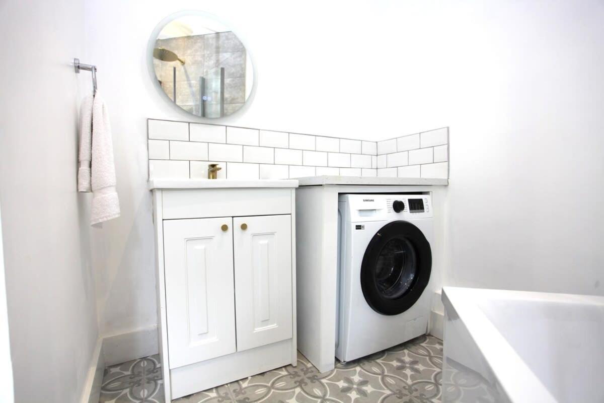 Three Bedroom Upper Flat In Jordanhill Glasgow