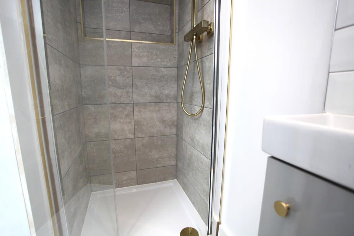 Three Bedroom Upper Flat In Jordanhill * Glasgow