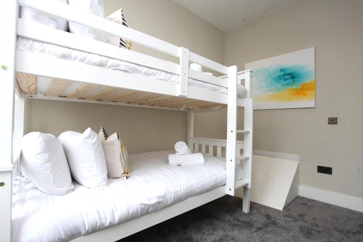 Three Bedroom Upper Flat In Jordanhill Apartment
