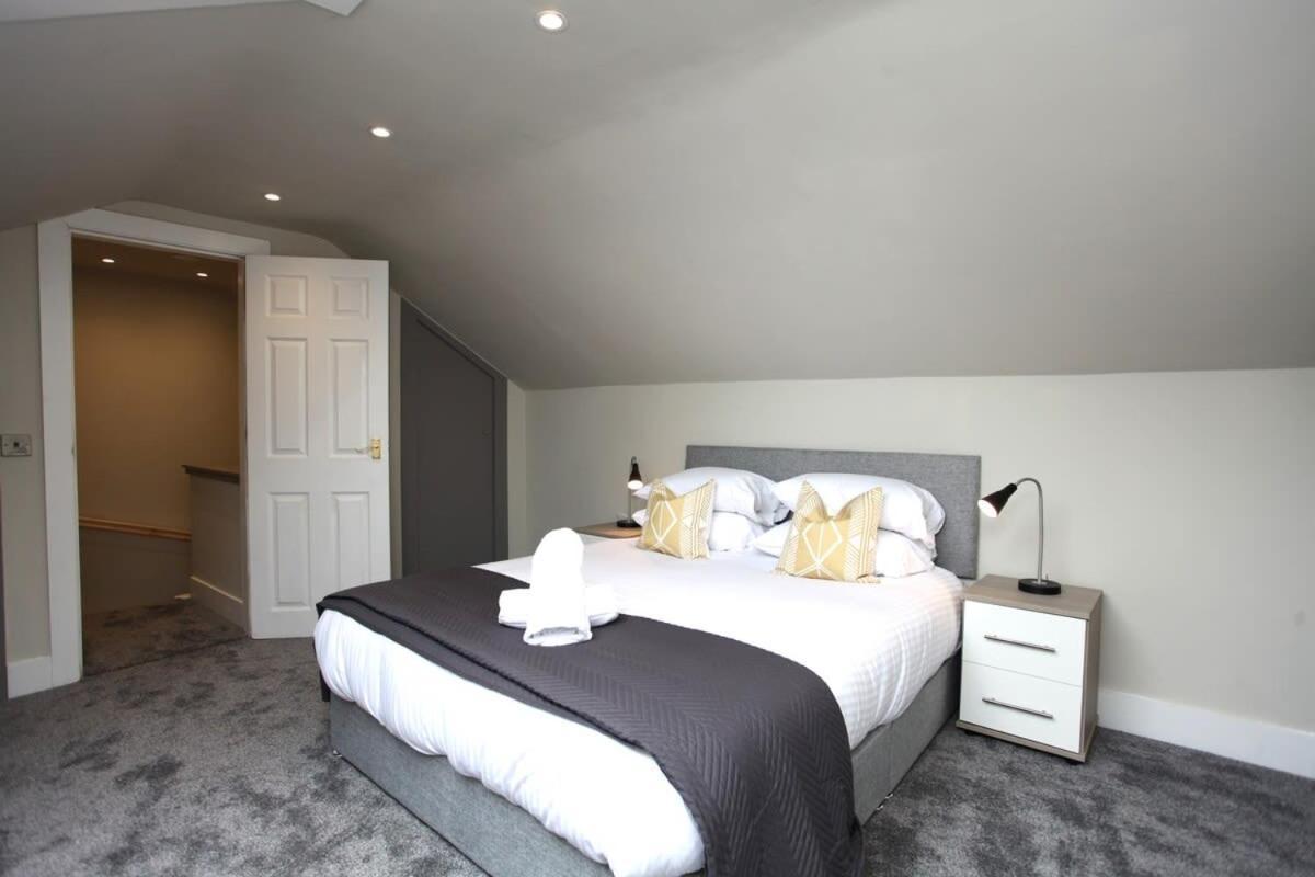 Three Bedroom Upper Flat In Jordanhill *