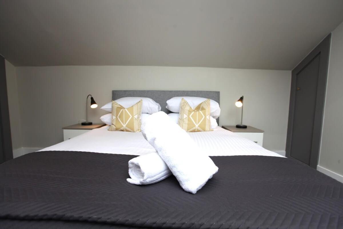 Three Bedroom Upper Flat In Jordanhill Glasgow
