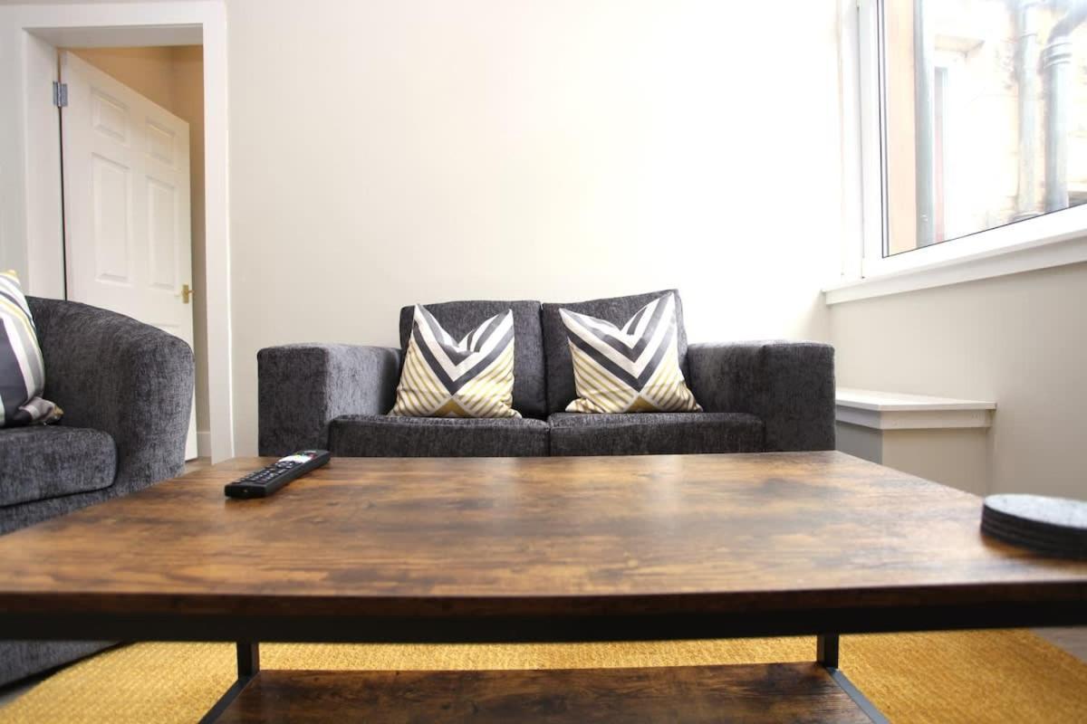 Three Bedroom Upper Flat In Jordanhill *