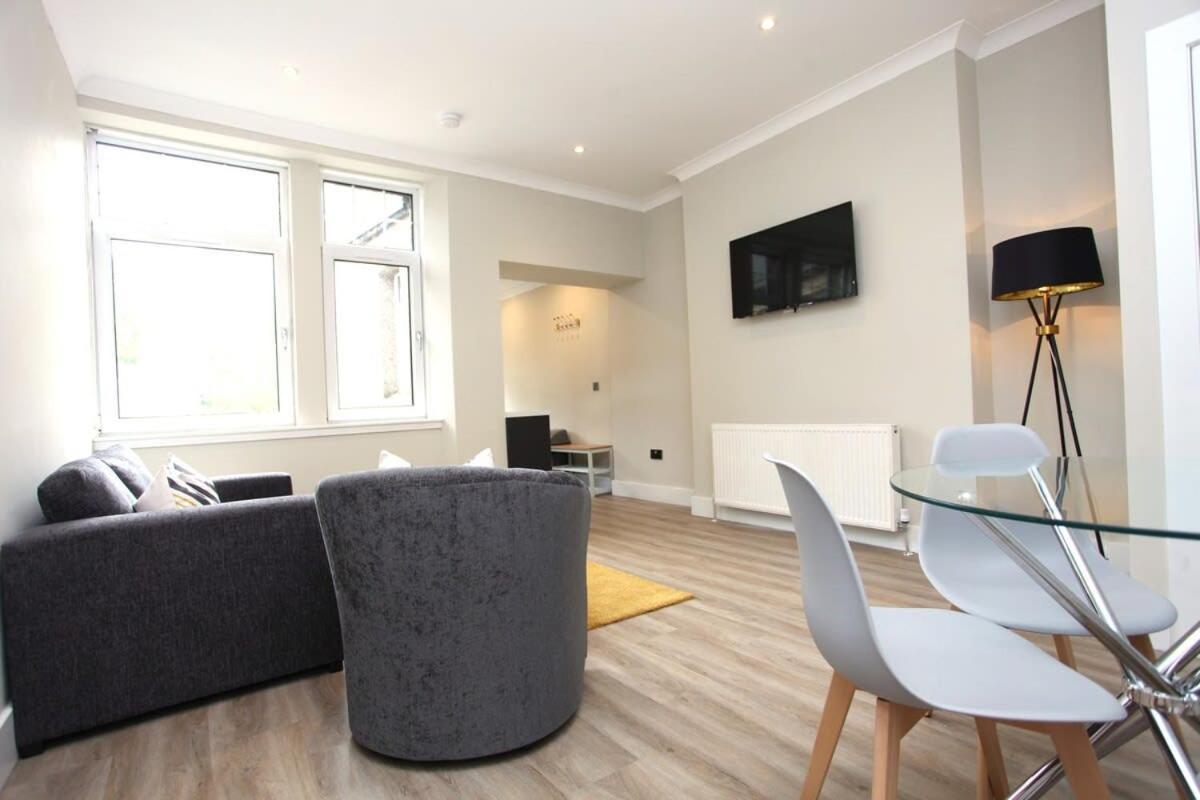 Three Bedroom Upper Flat In Jordanhill Glasgow