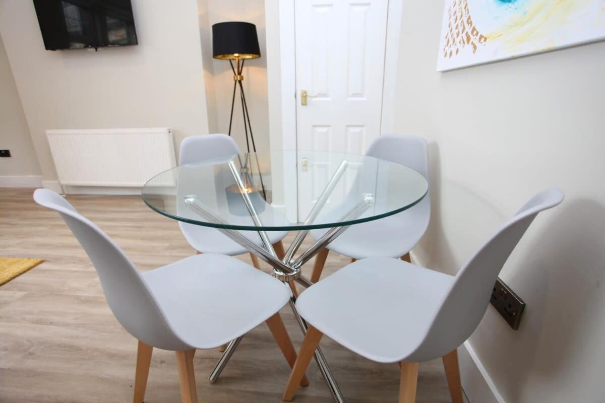 Three Bedroom Upper Flat In Jordanhill * Glasgow