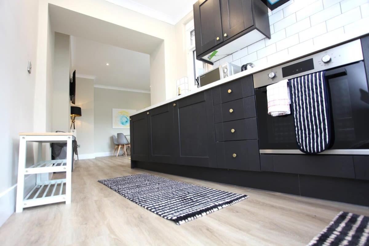 Three Bedroom Upper Flat In Jordanhill