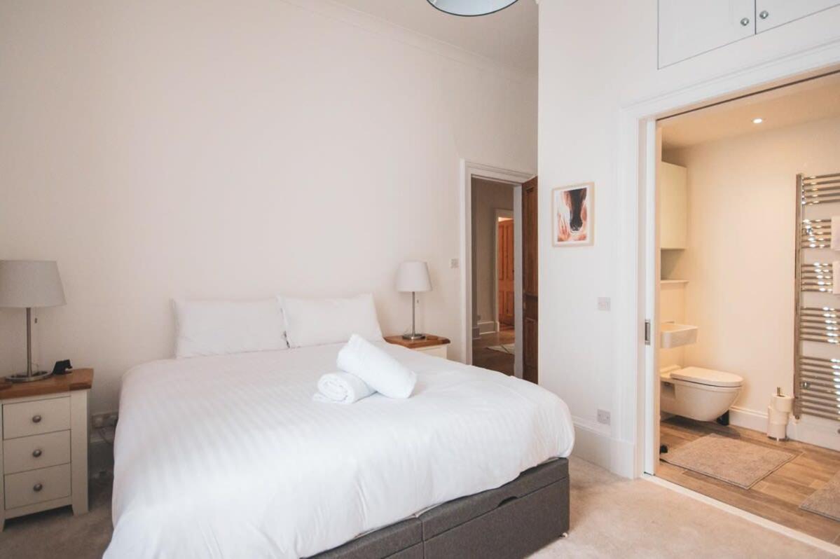 Holiday home Stunning 3 Bed Flat In The Heart Of The West End