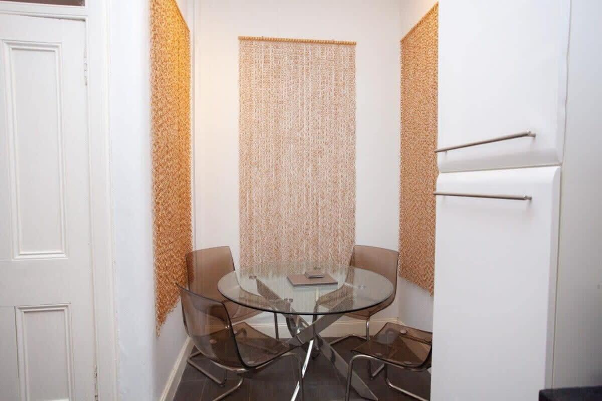 Lovely Flat In Ideal Location Apartment Glasgow
