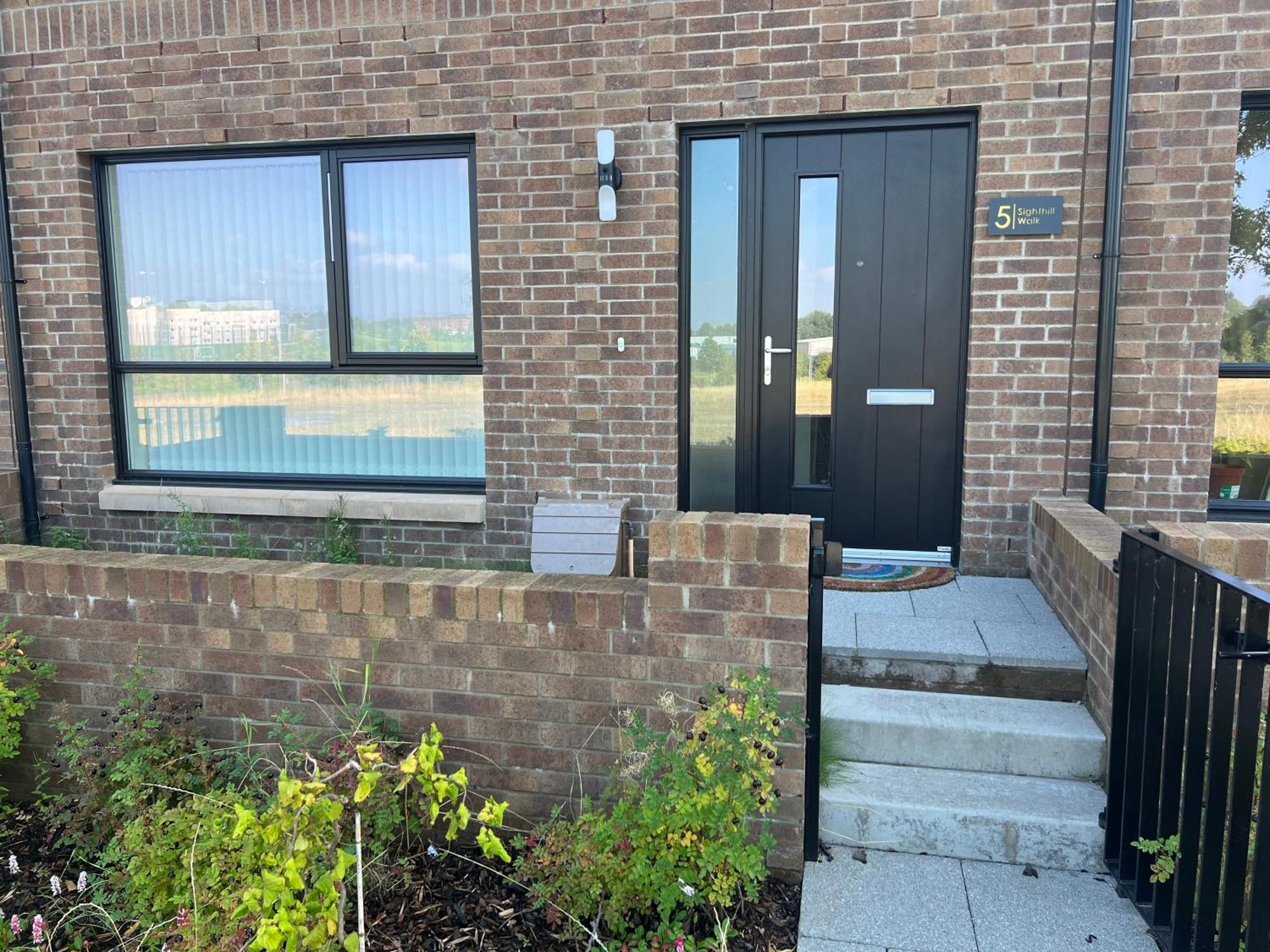 Wee Townhouse, 3 Beds With Free Parking, Wifi & Ethernet Connection Holiday home