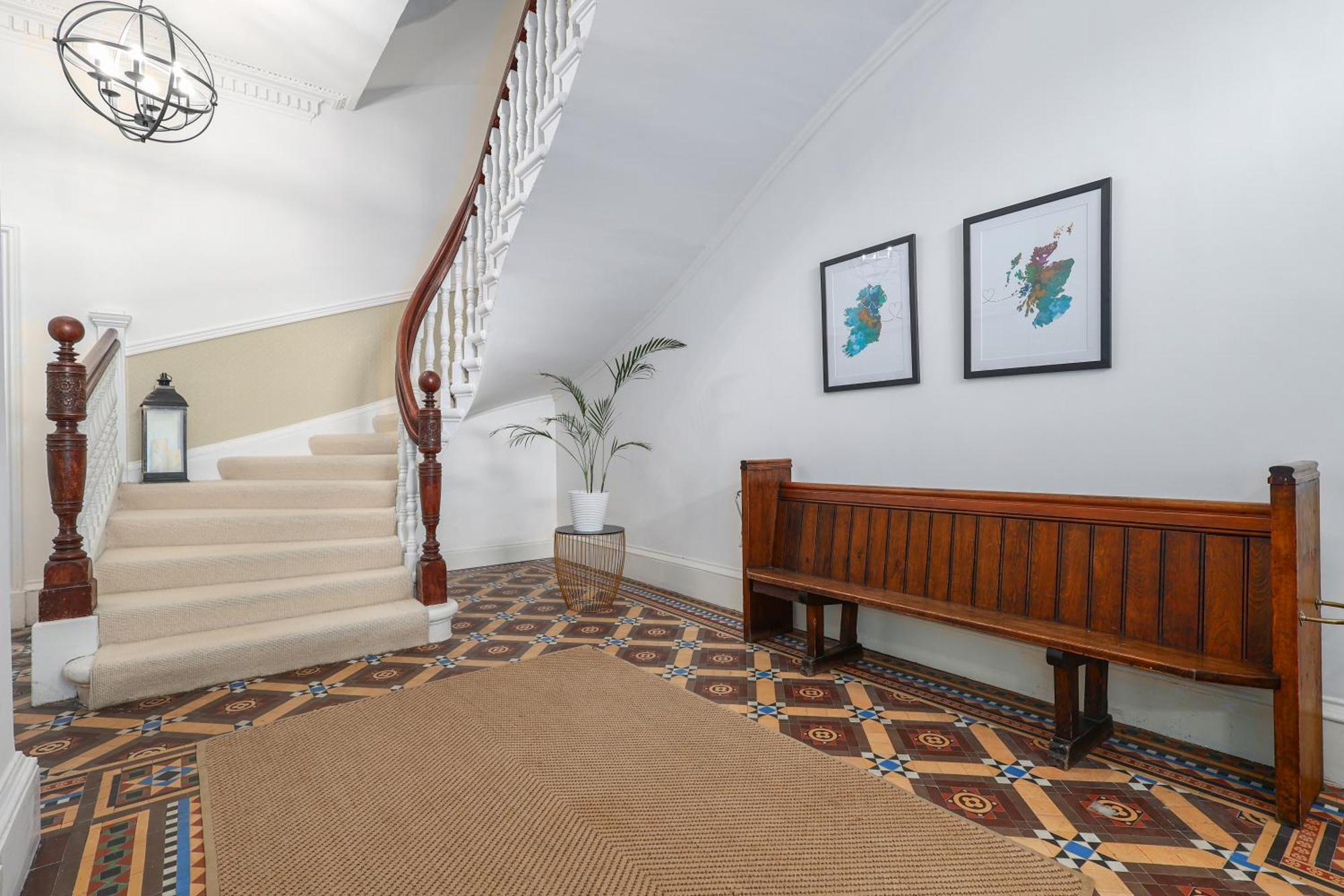Extravagant 6 Bed Victorian Townhouse With Hot Tub * Glasgow