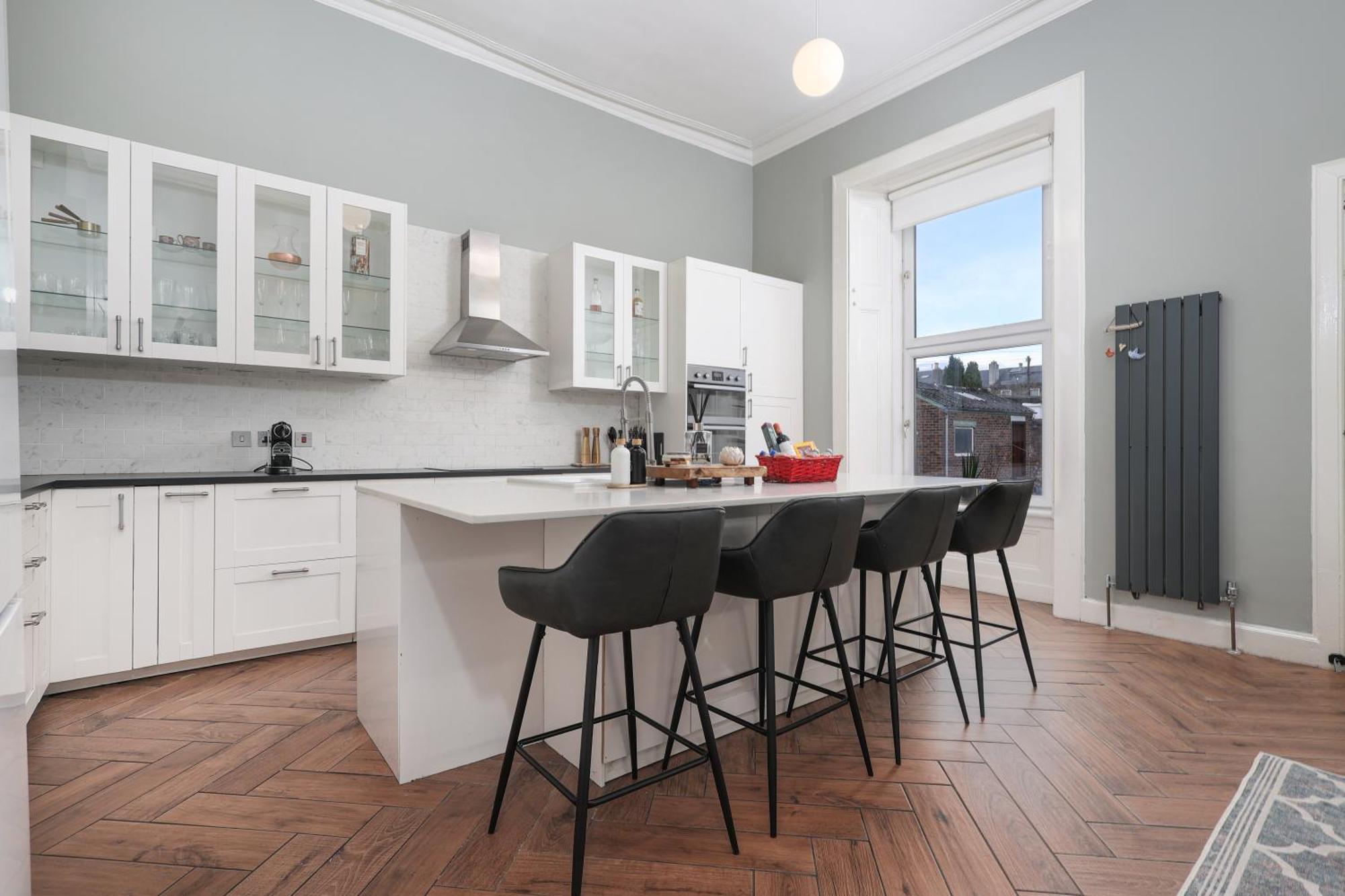 Extravagant 6 Bed Victorian Townhouse With Hot Tub * Glasgow