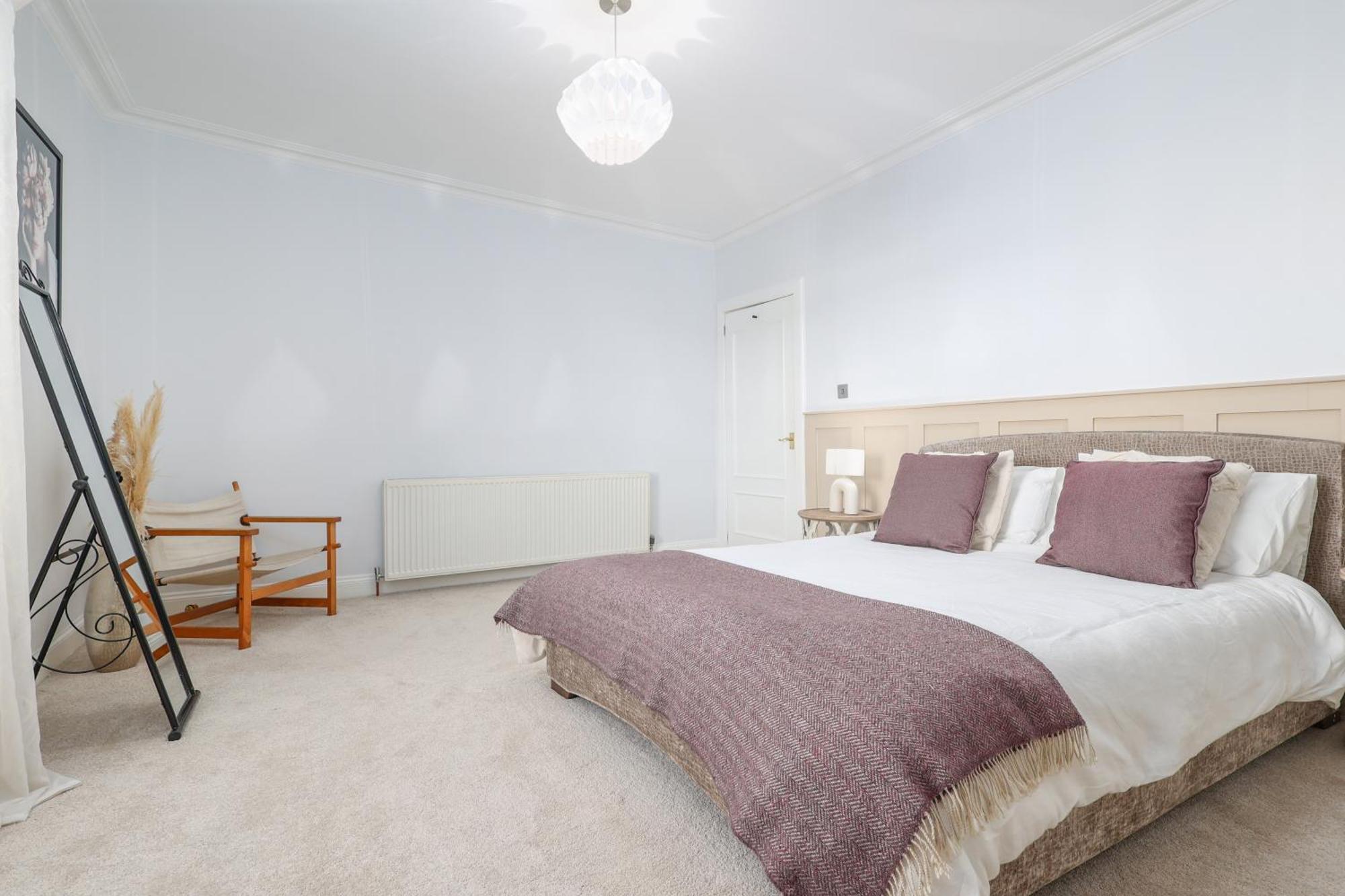 Extravagant 6 Bed Victorian Townhouse With Hot Tub *
