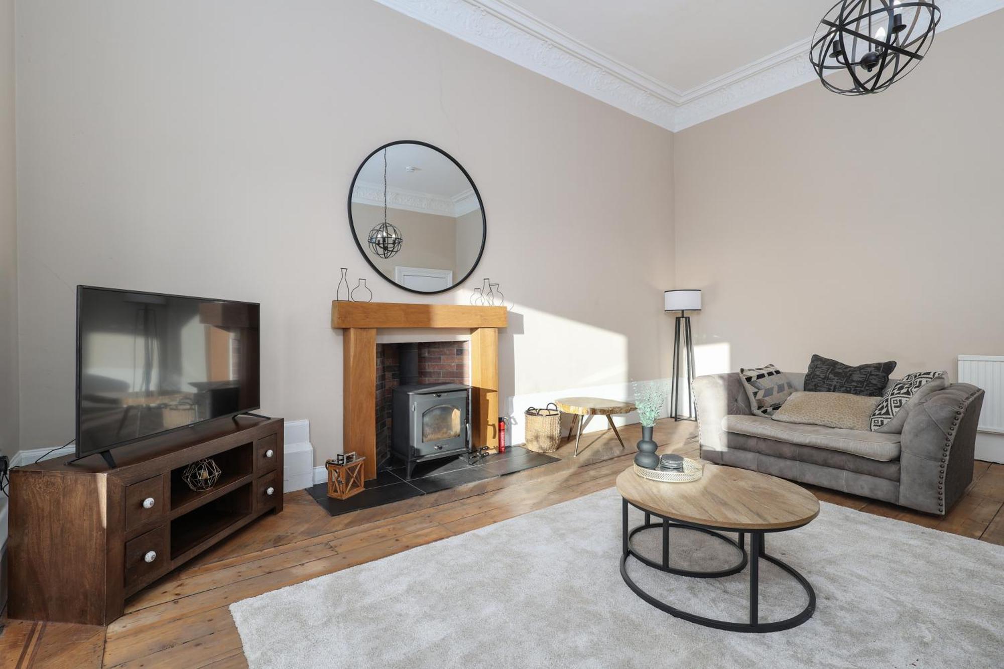 Extravagant 6 Bed Victorian Townhouse With Hot Tub Glasgow
