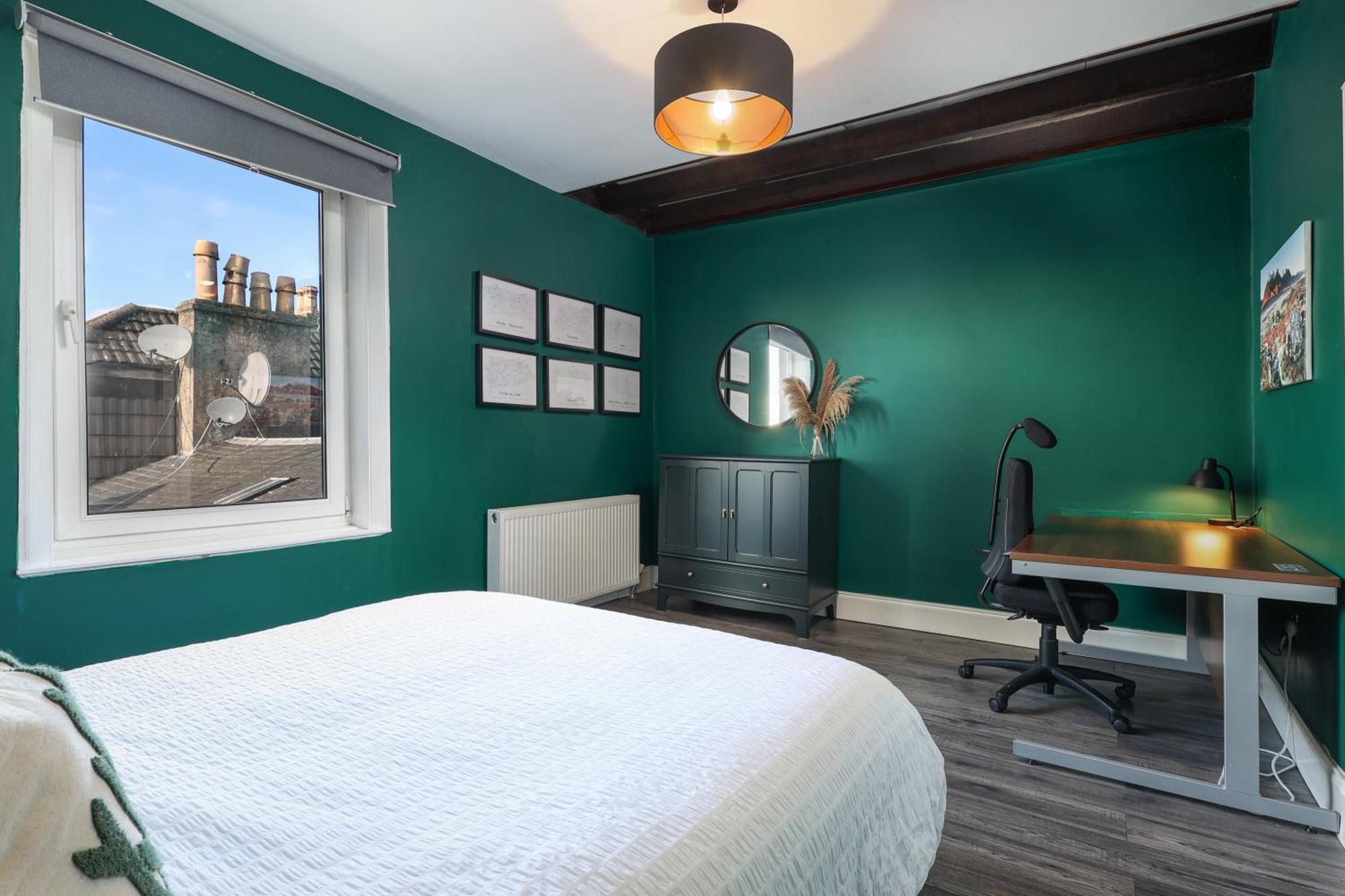 Extravagant 6 Bed Victorian Townhouse With Hot Tub * Glasgow
