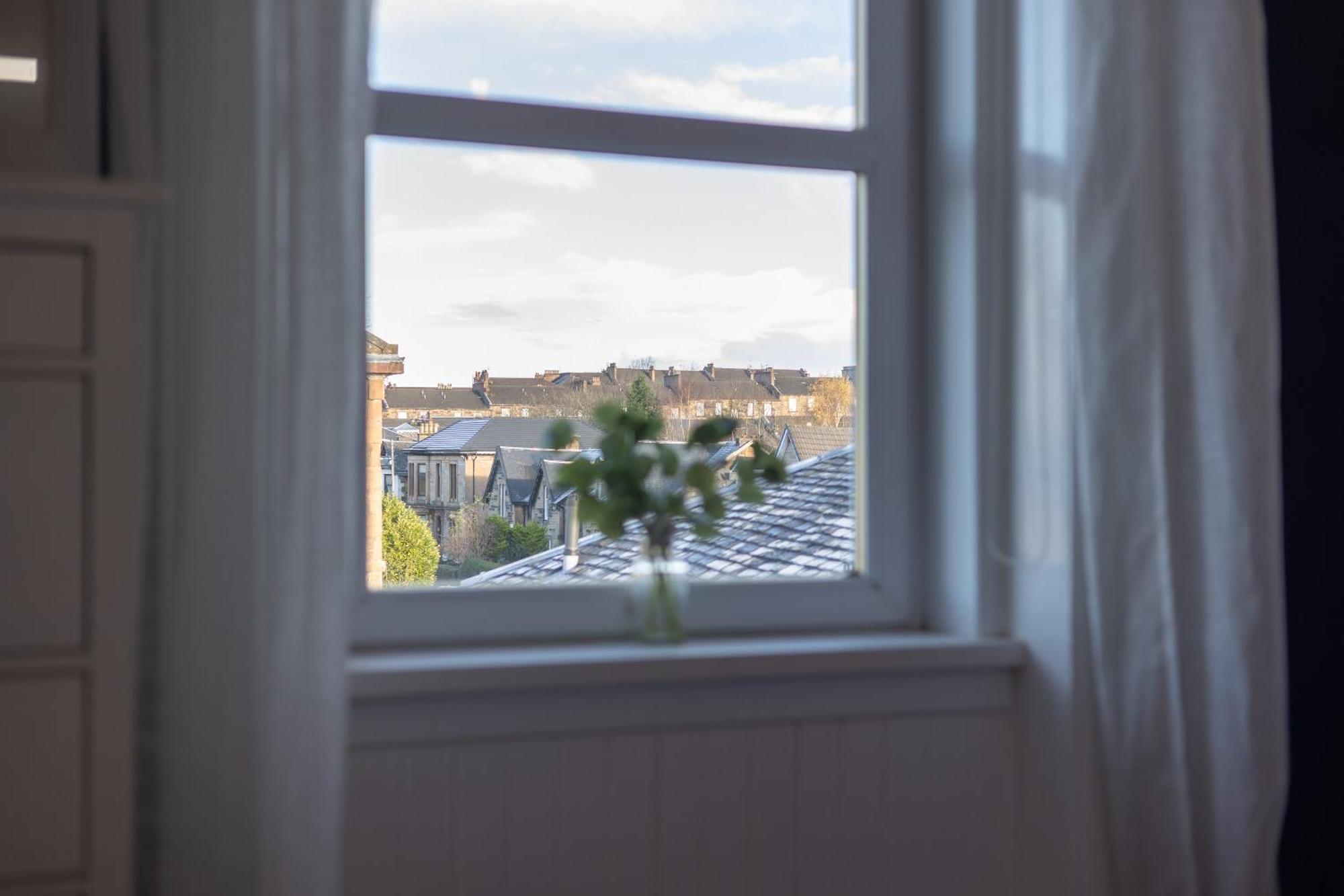 Extravagant 6 Bed Victorian Townhouse With Hot Tub * Glasgow