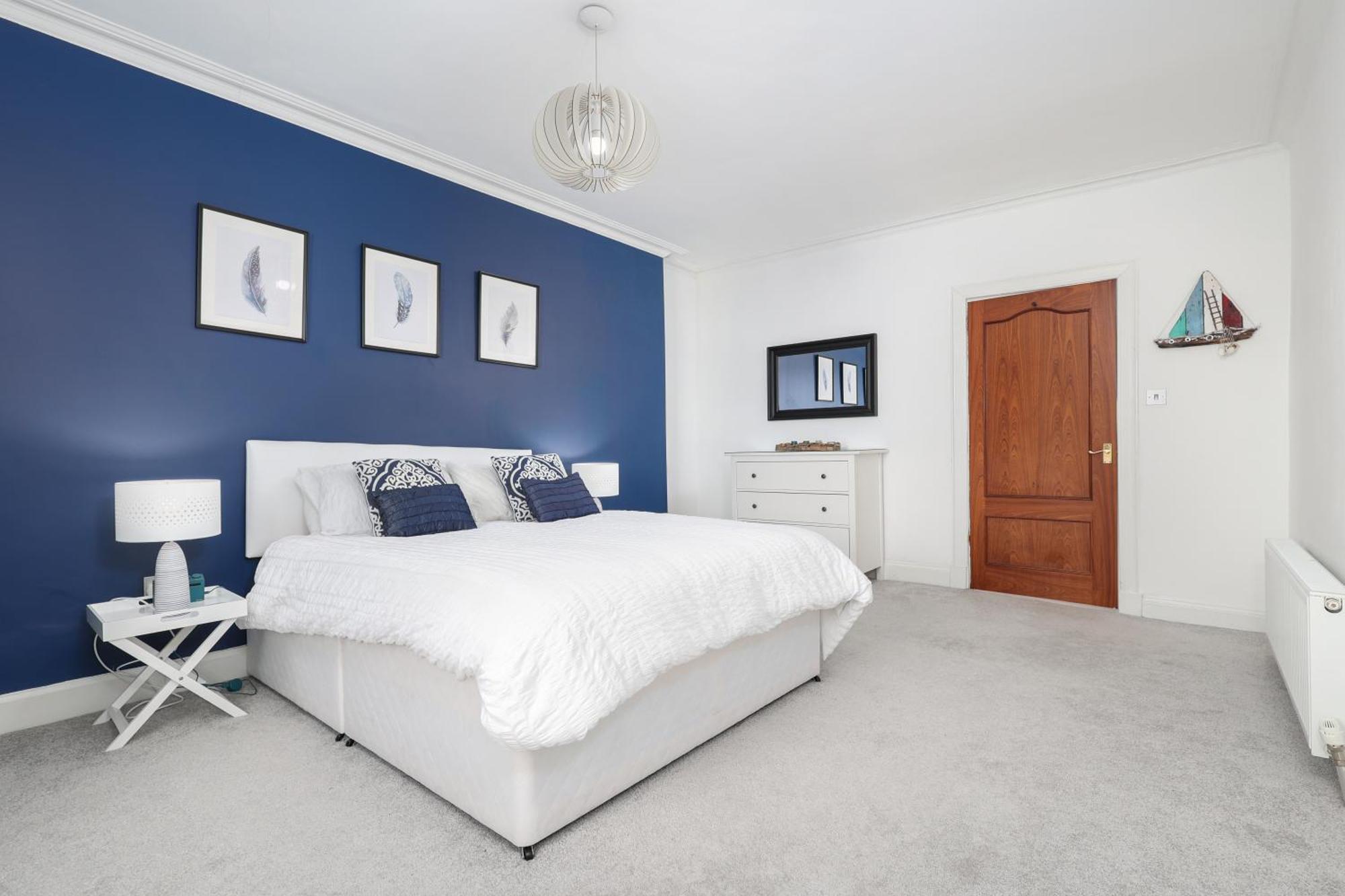 Extravagant 6 Bed Victorian Townhouse With Hot Tub