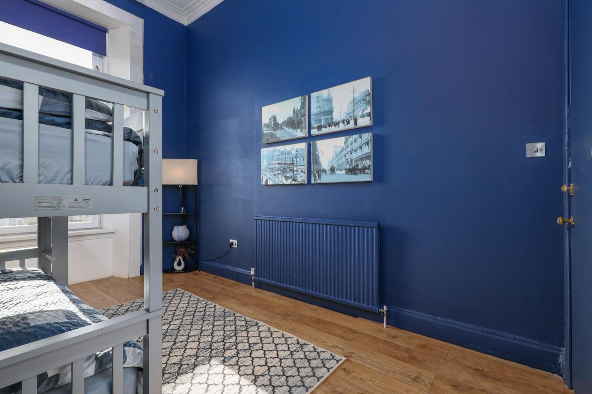 Extravagant 6 Bed Victorian Townhouse With Hot Tub *